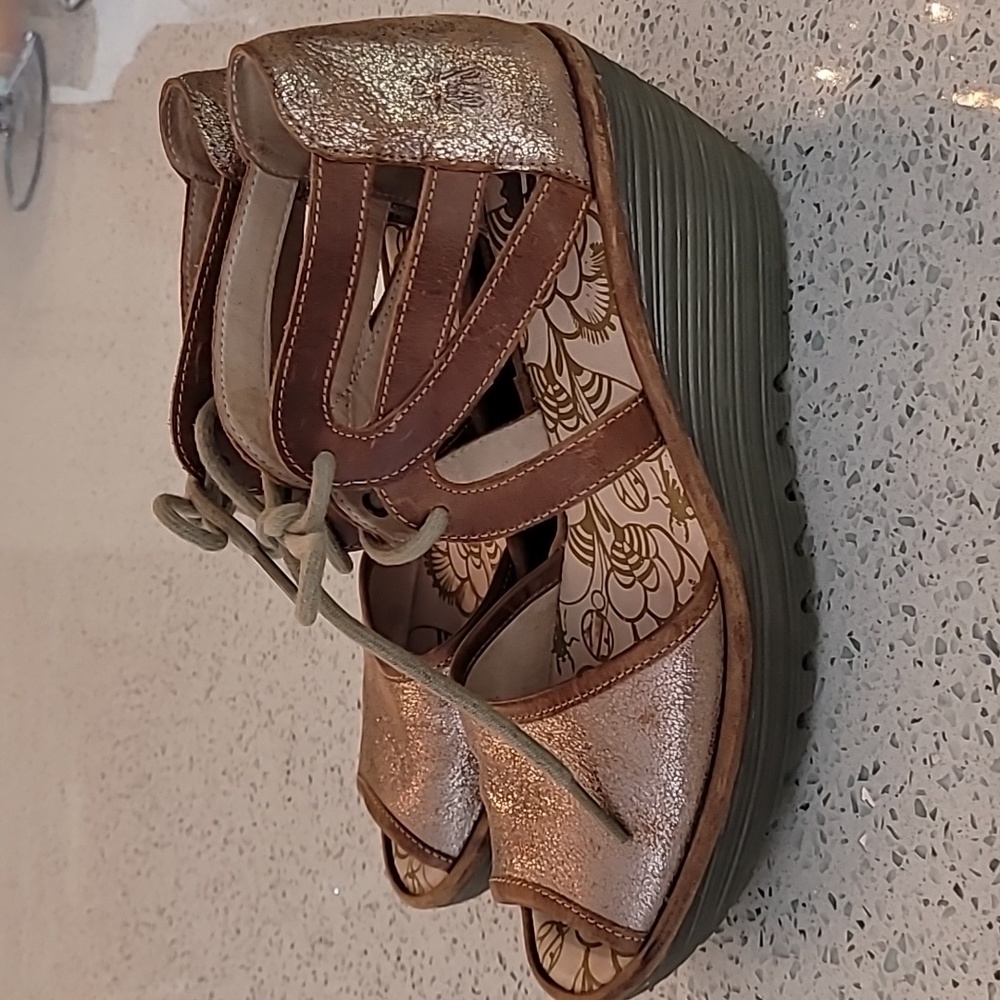 Fly London bronze sandals 9.5 - 10 . - Picture 6 of 12